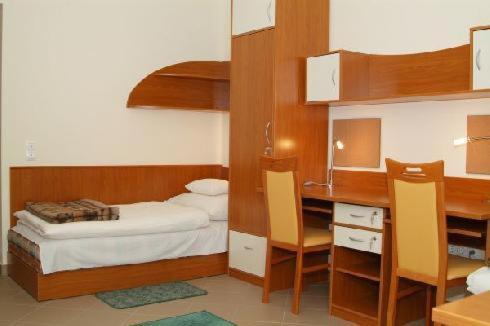 Karoly Robert Diakhotel Gyongyos ภายนอก รูปภาพ